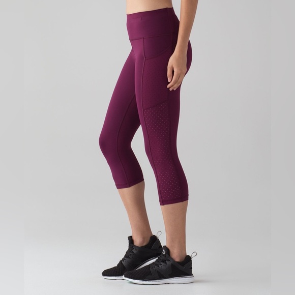 lululemon athletica Pants - Lululemon Athletica Marvel Dark Pink Mind Over Miles Crop 17” Leggings size 4